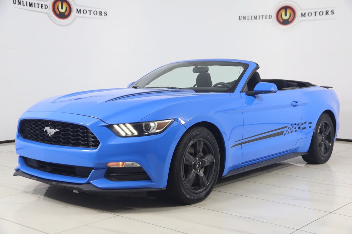 Used 2017 Ford Mustang Convertible RWD image 5