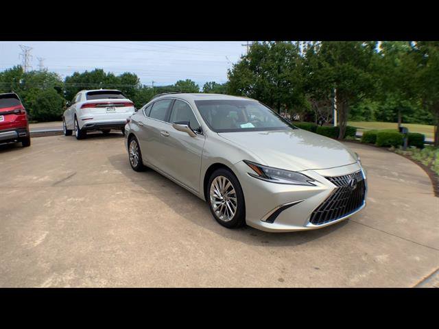 Certified 2022 Lexus ES 300h Ultra Luxury w/ Accessory Package 2 FWD image 2