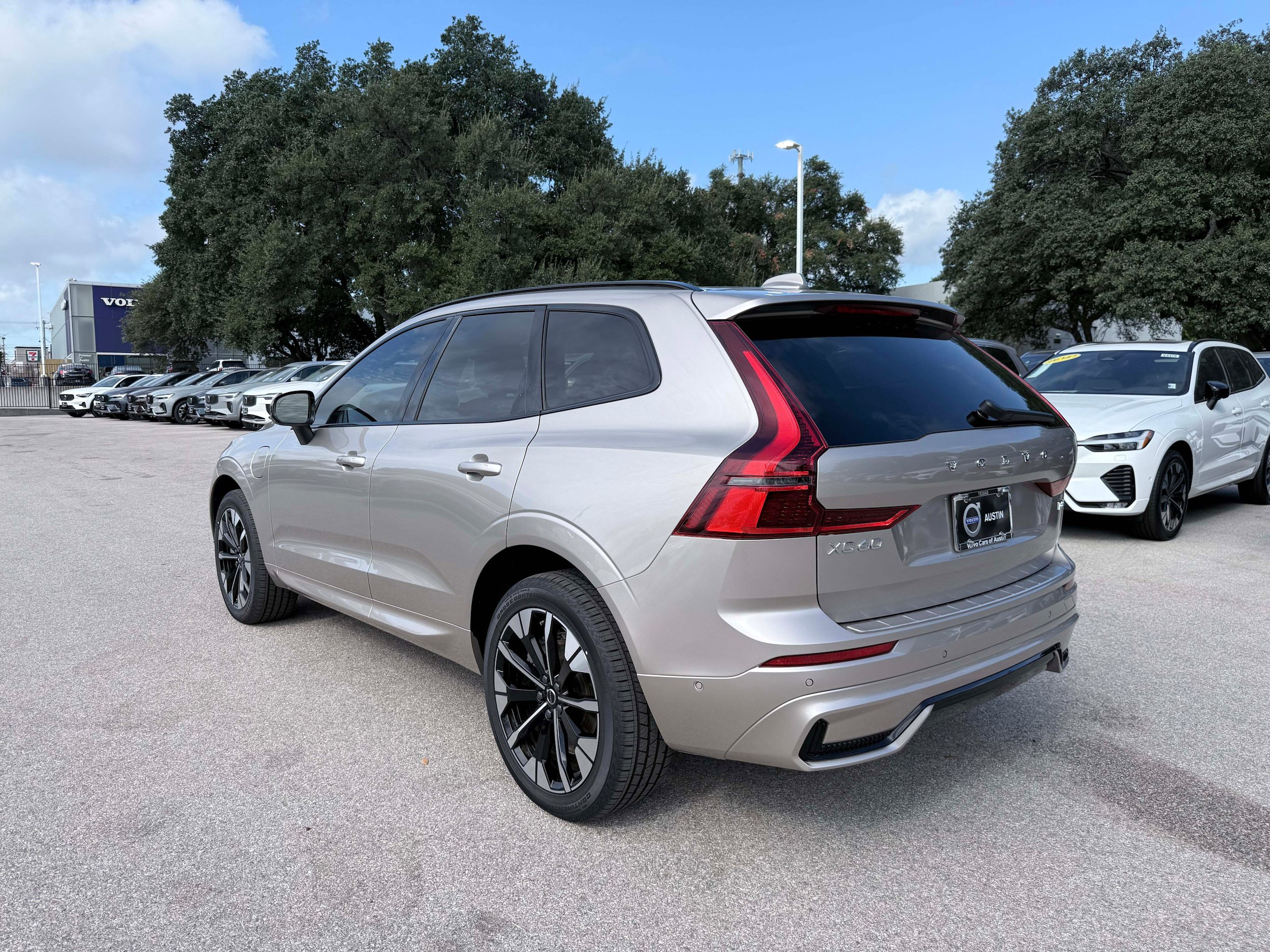 New 2026 Volvo XC60 T8 Plus w/ Protection Package Premier AWD/4WD image 4