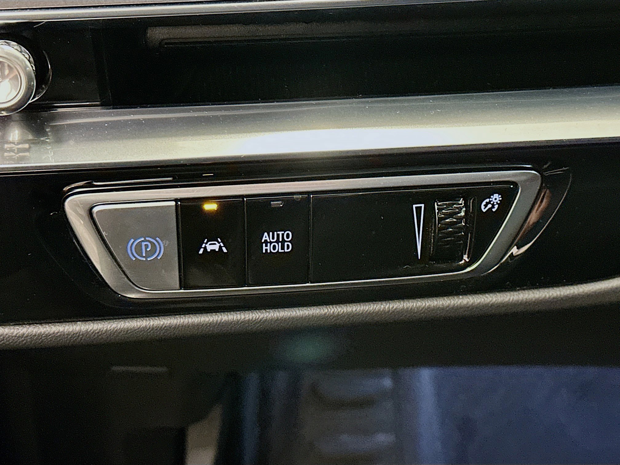 Used 2024 Cadillac Lyriq Tech AWD/4WD image 17