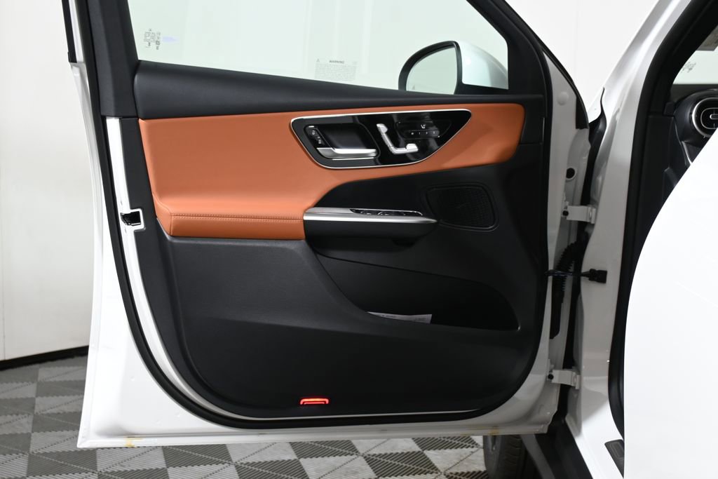 Used 2026 Mercedes-Benz GLC 300 4MATIC image 23