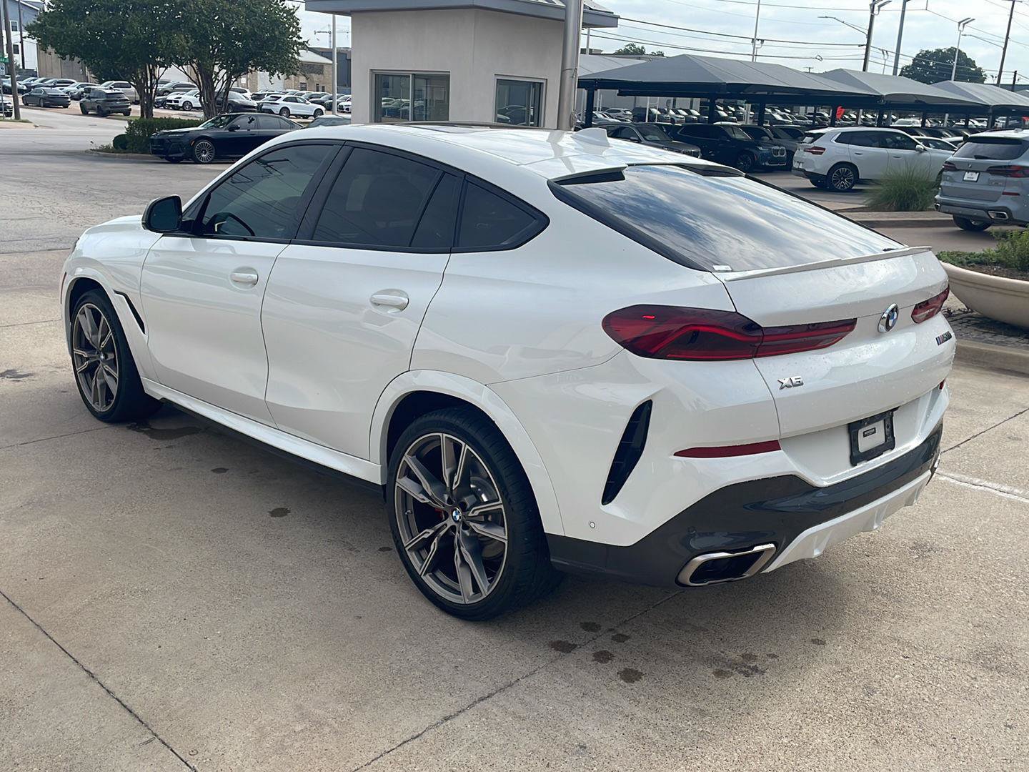 Used 2021 BMW X6 M50i w/ Executive Package AWD/4WD image 5