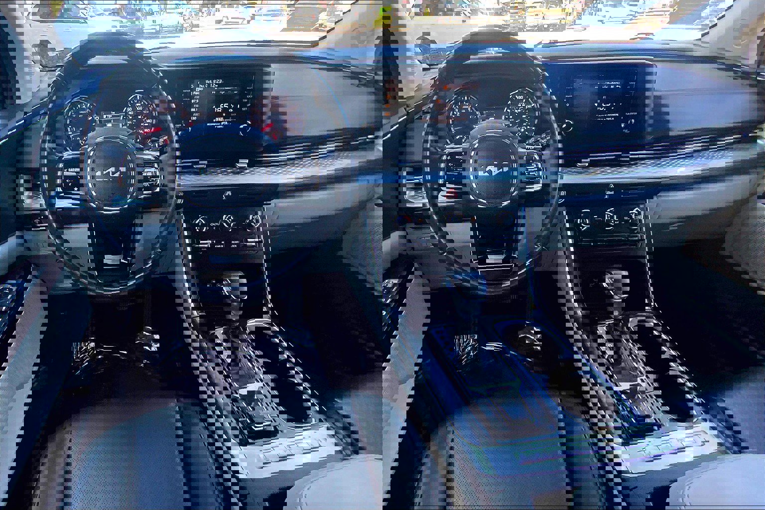 Used 2024 Kia Carnival LX image 17