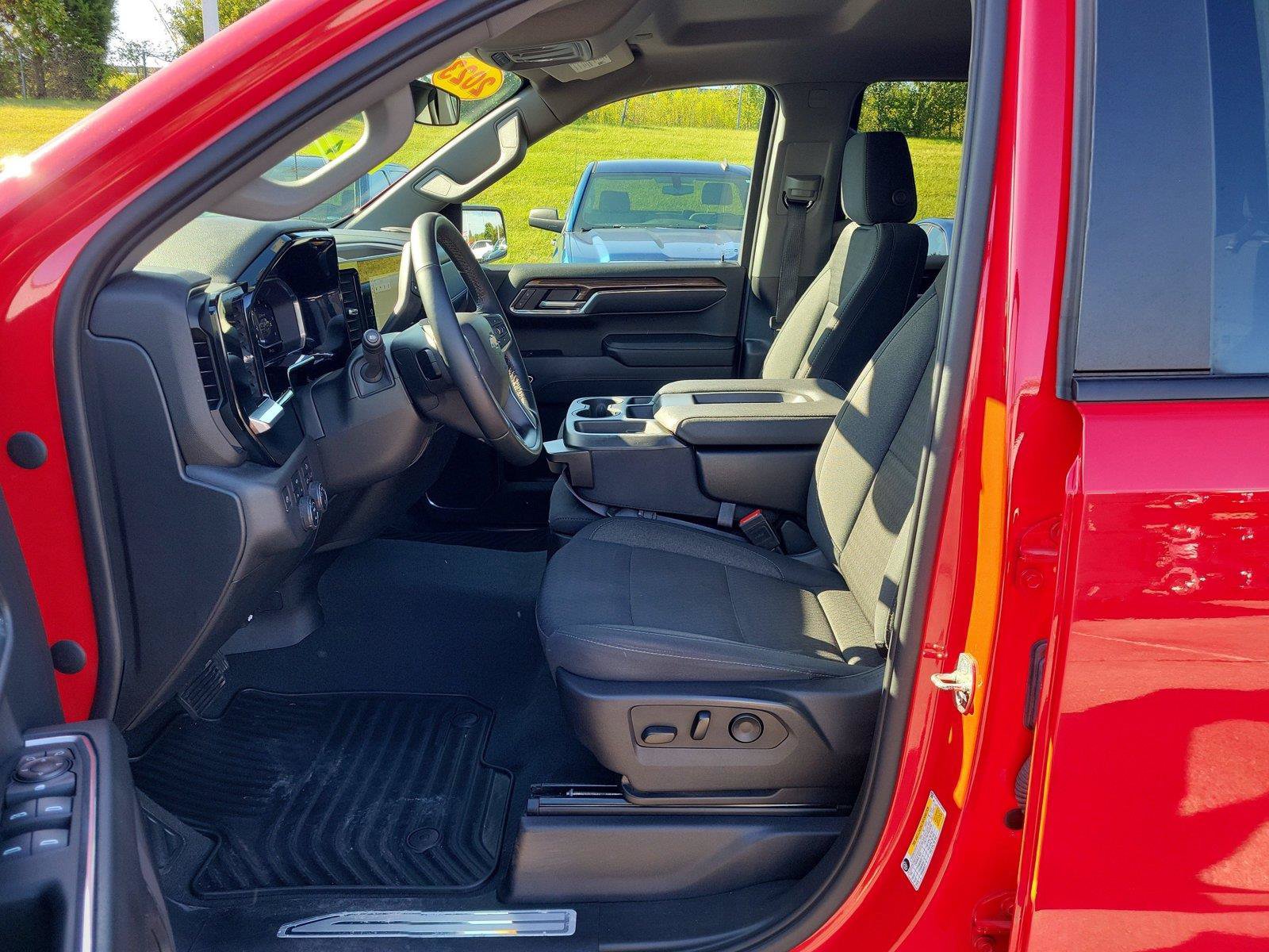 Used 2023 Chevrolet Silverado 1500 LT AWD/4WD image 15