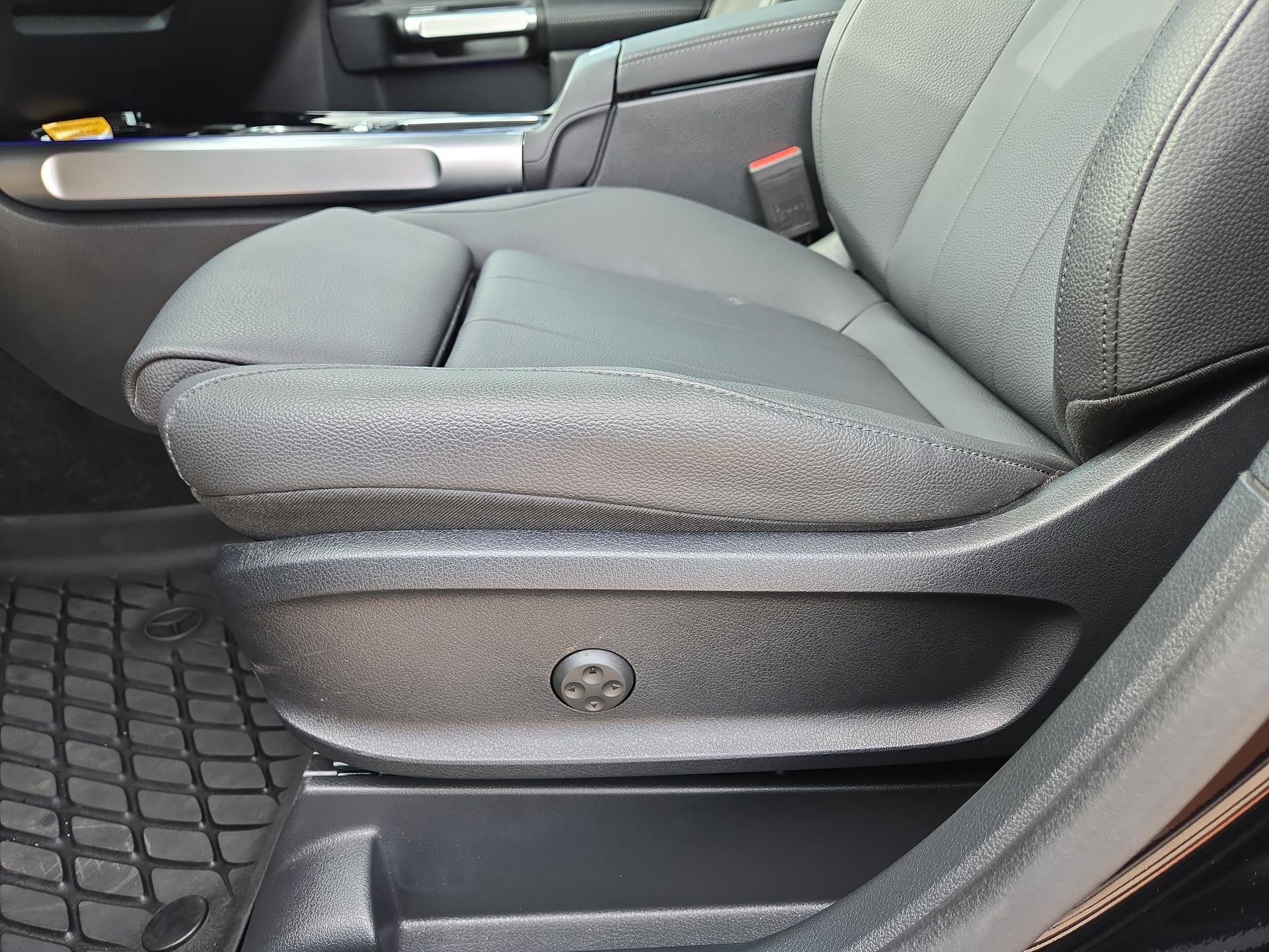 New 2026 Mercedes-Benz GLB 250 image 17