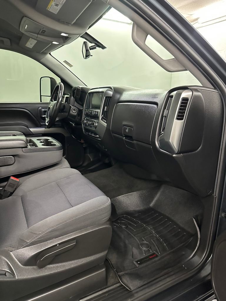 Used 2018 Chevrolet Silverado 1500 LT w/ All Star Edition image 36