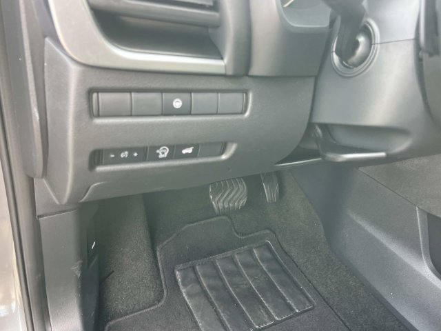 Used 2024 Nissan Rogue SV AWD/4WD image 31