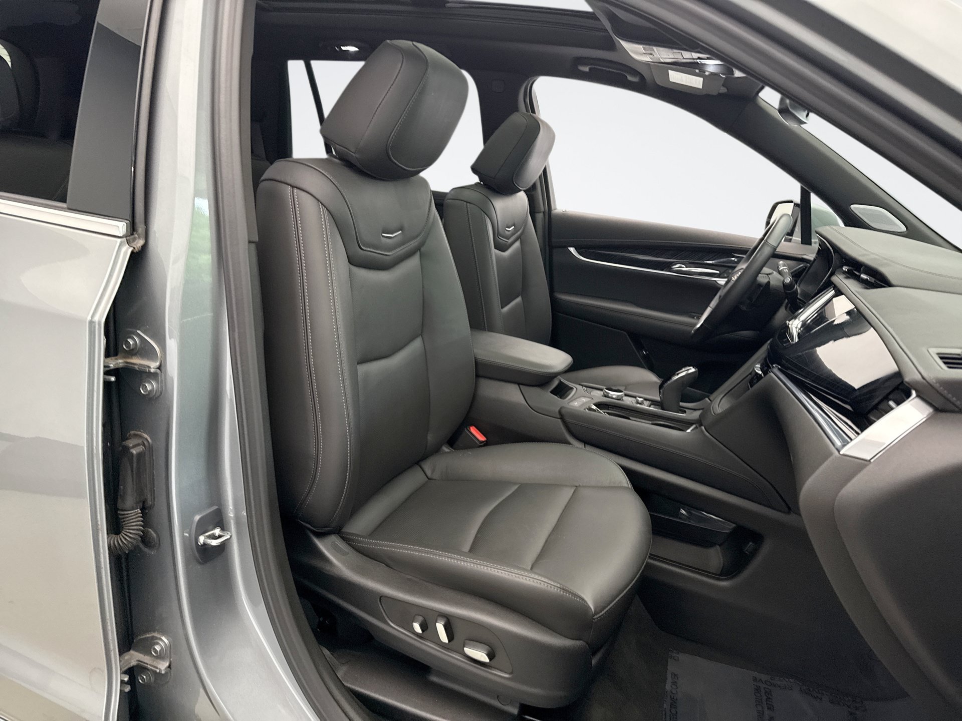 Used 2024 Cadillac XT6 Premium Luxury AWD/4WD image 17