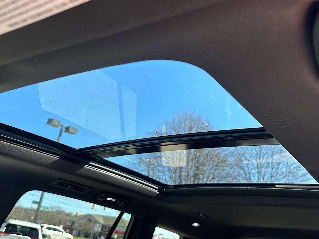 Used 2025 Cadillac XT6 Premium Luxury image 15