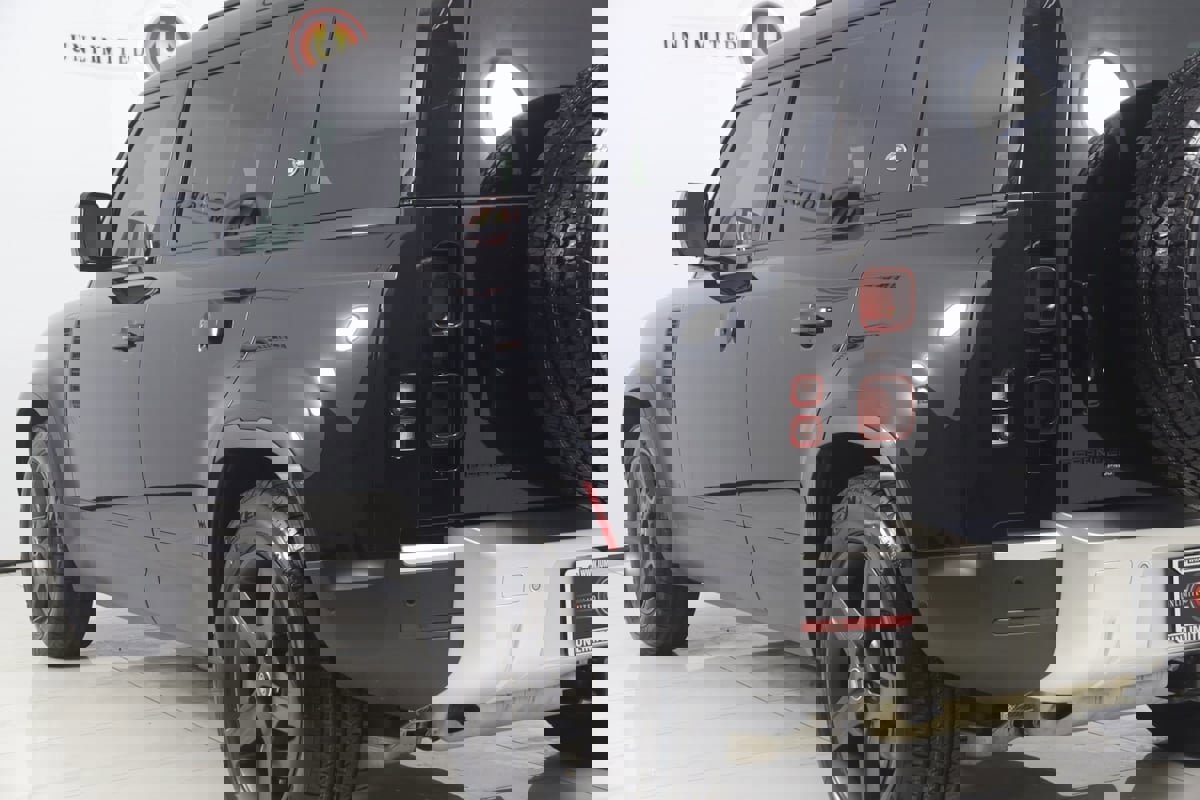 Used 2022 Land Rover Defender 110 SE image 25