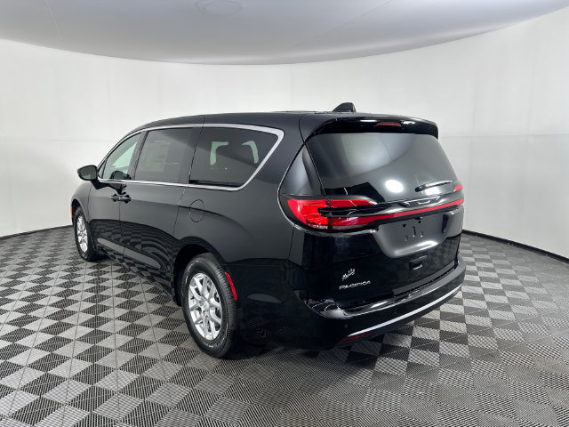 New 2027 Chrysler Pacifica Select FWD image 3