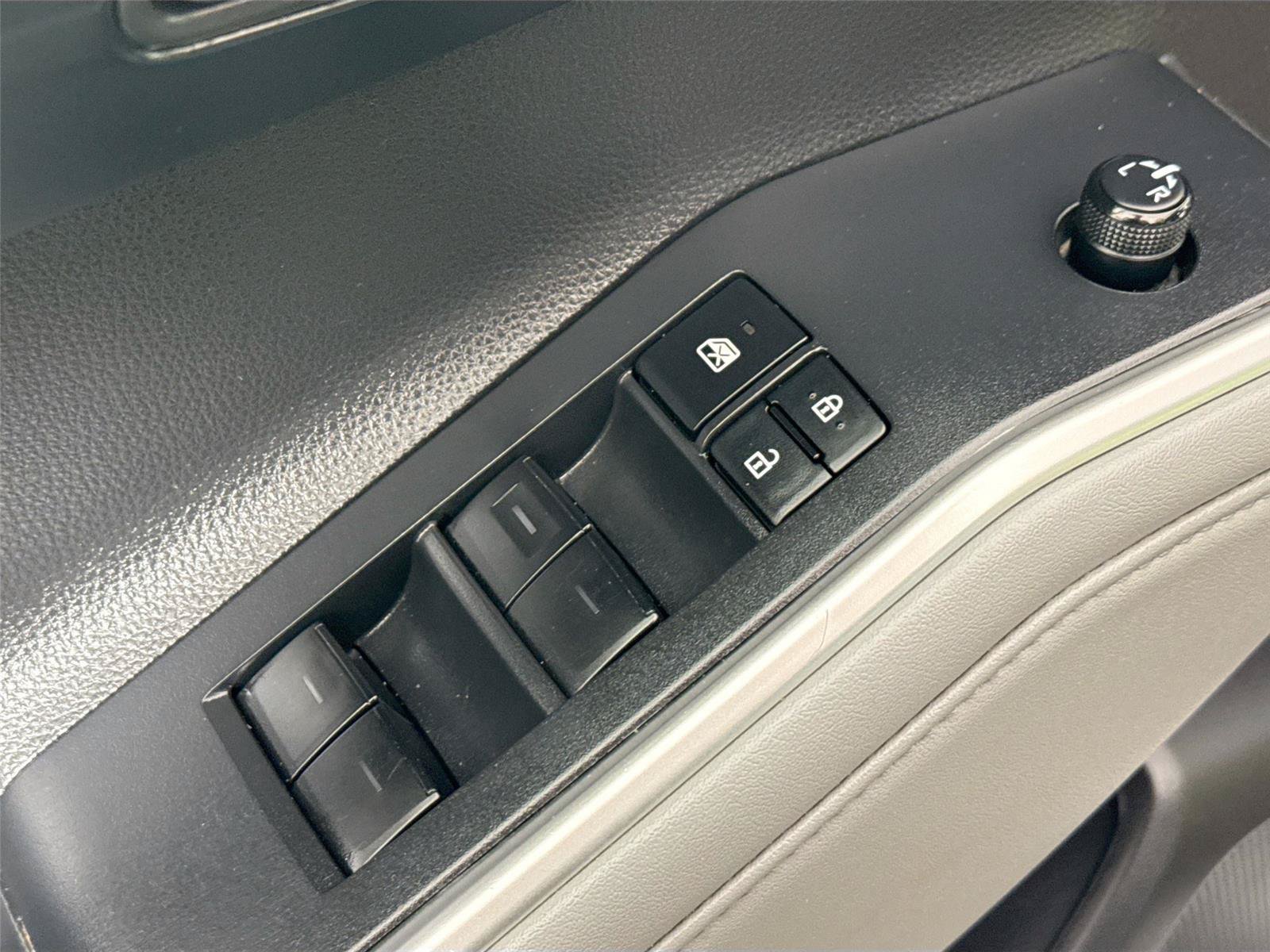 Used 2022 Toyota Highlander XLE FWD image 24