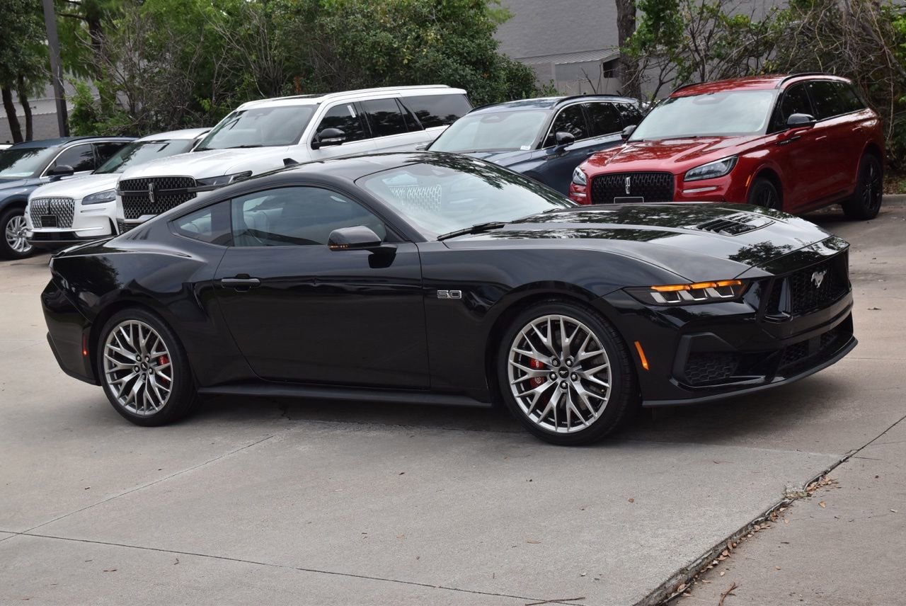 Used 2025 Ford Mustang GT Premium RWD image 5