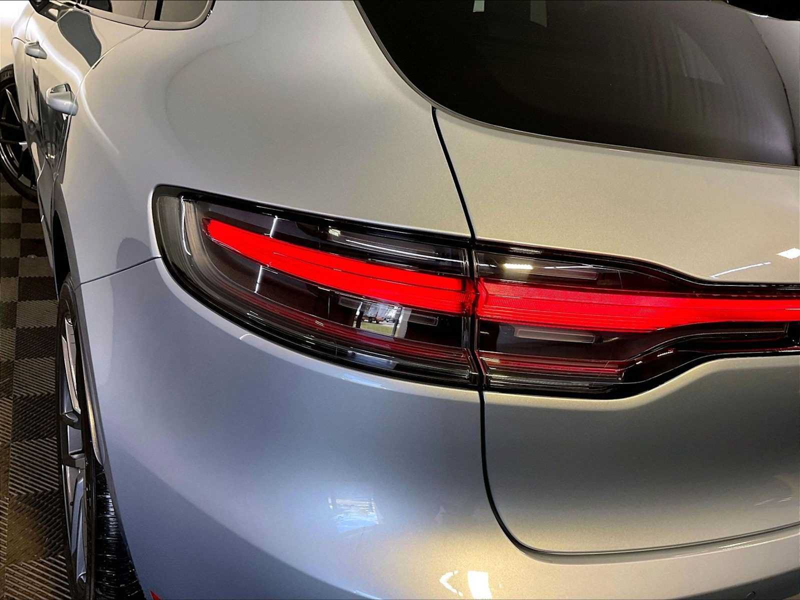 Certified 2023 Porsche Macan AWD/4WD image 30