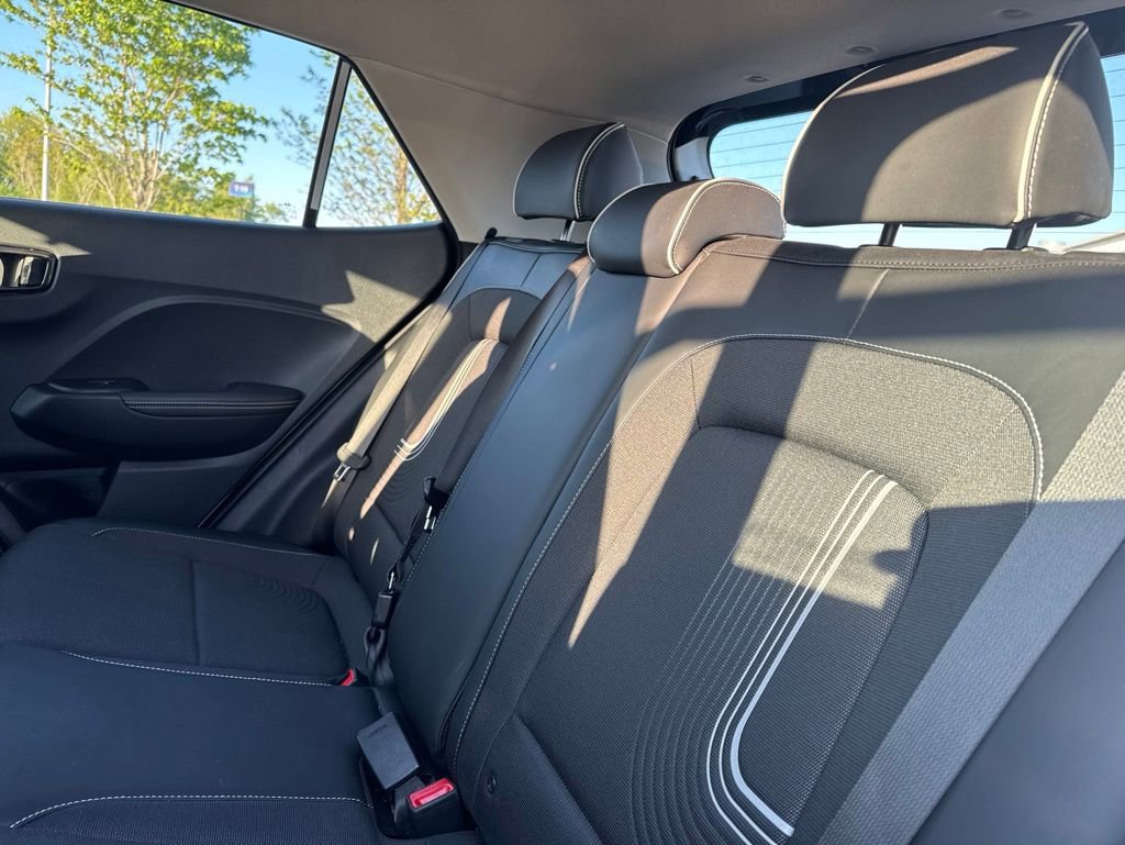 Used 2023 Hyundai Venue Limited FWD image 9