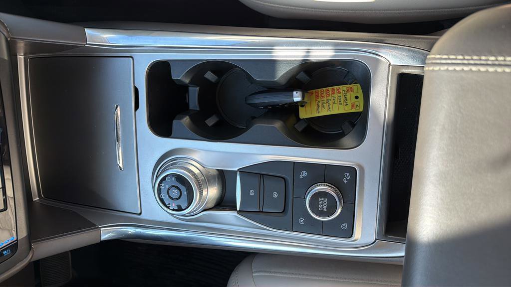 Used 2020 Ford Explorer Platinum w/ Premium Technology Package image 19