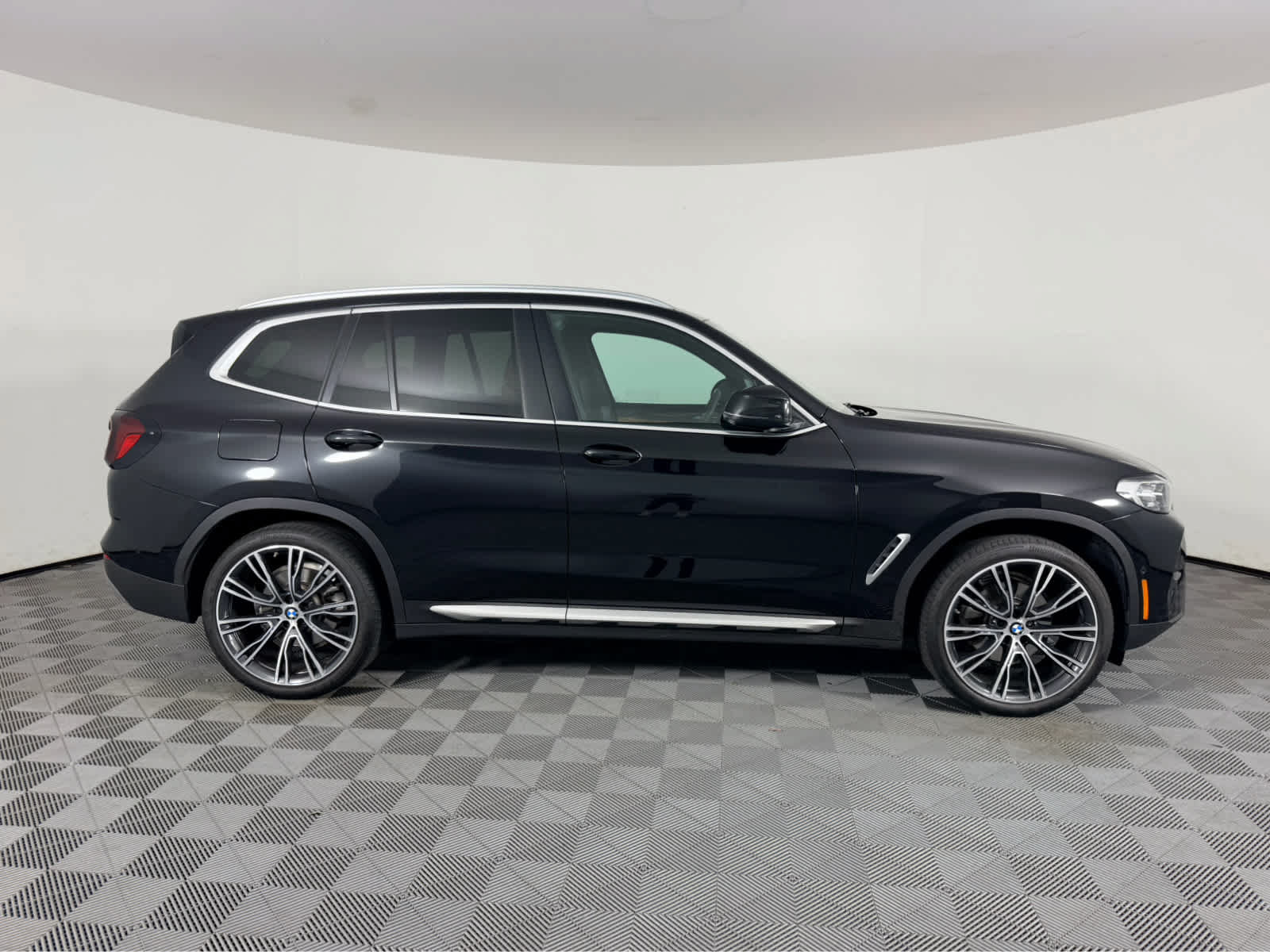 Used 2024 BMW X3 xDrive30i w/ Convenience Package AWD/4WD image 2