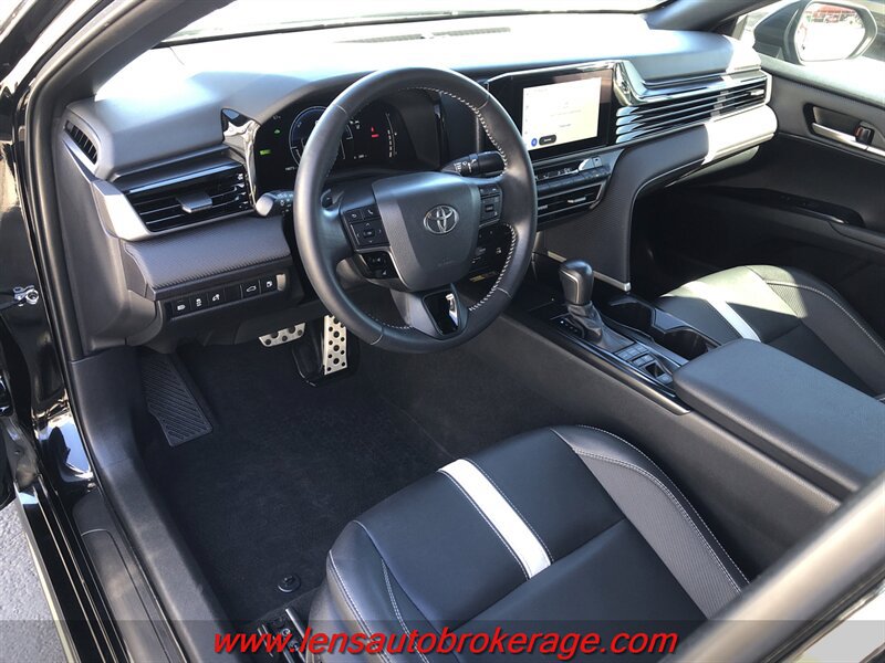 Used 2025 Toyota Camry SE w/ Convenience Package FWD image 10