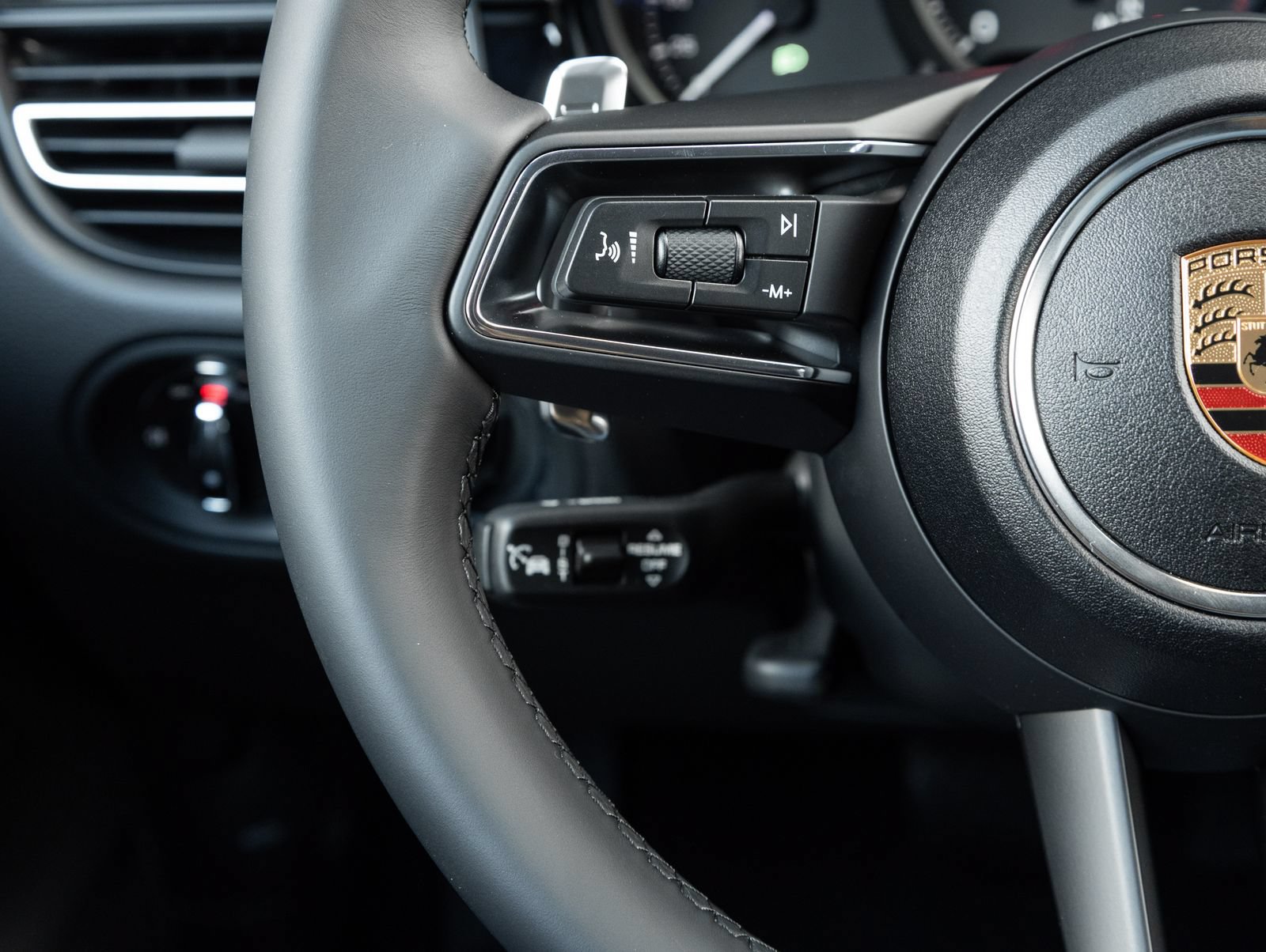 New 2026 Porsche Macan AWD/4WD image 15