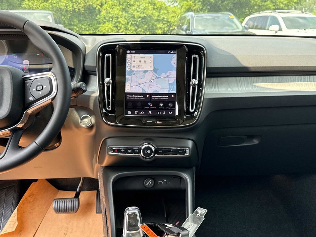 Used 2026 Volvo XC40 B5 Plus w/ Protection Package Premier image 15