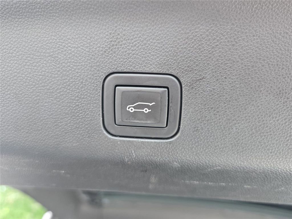 Used 2023 GMC Yukon XL Denali w/ Denali Reserve Package RWD image 33