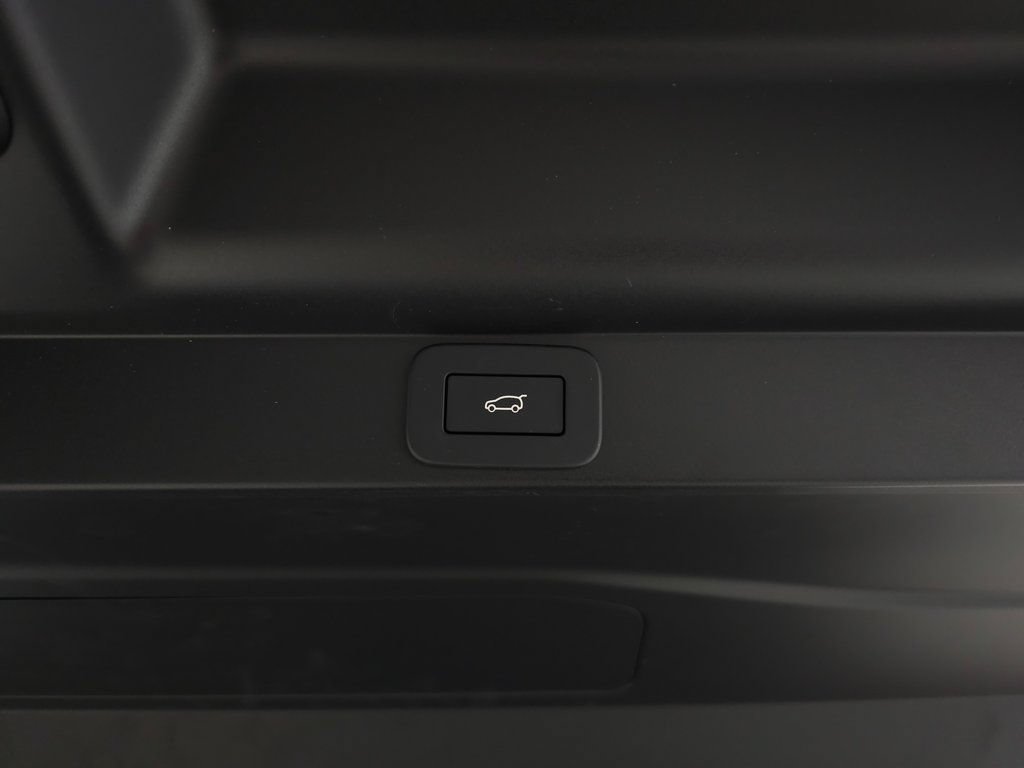 Certified 2025 Land Rover Range Rover SE AWD/4WD image 7