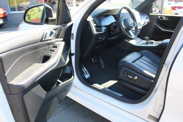 Used 2022 BMW X5 xDrive40i w/ M Sport Package image 17