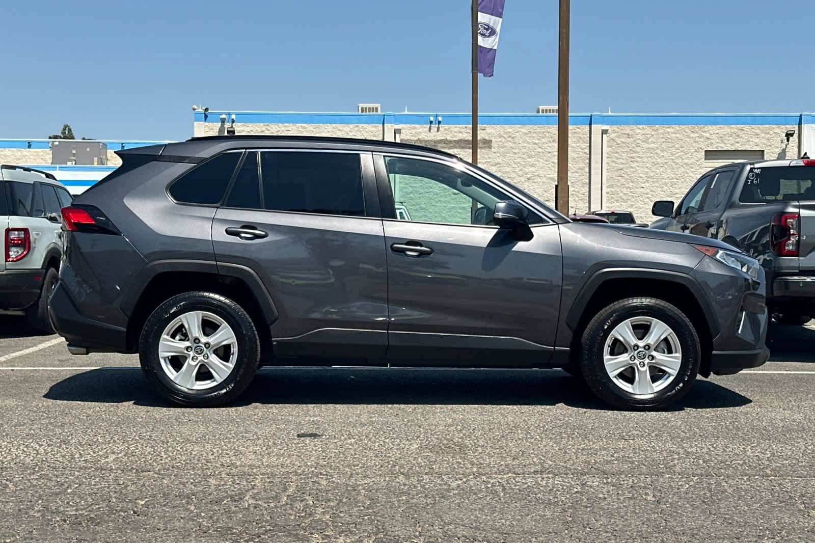 Used 2021 Toyota RAV4 XLE FWD image 9