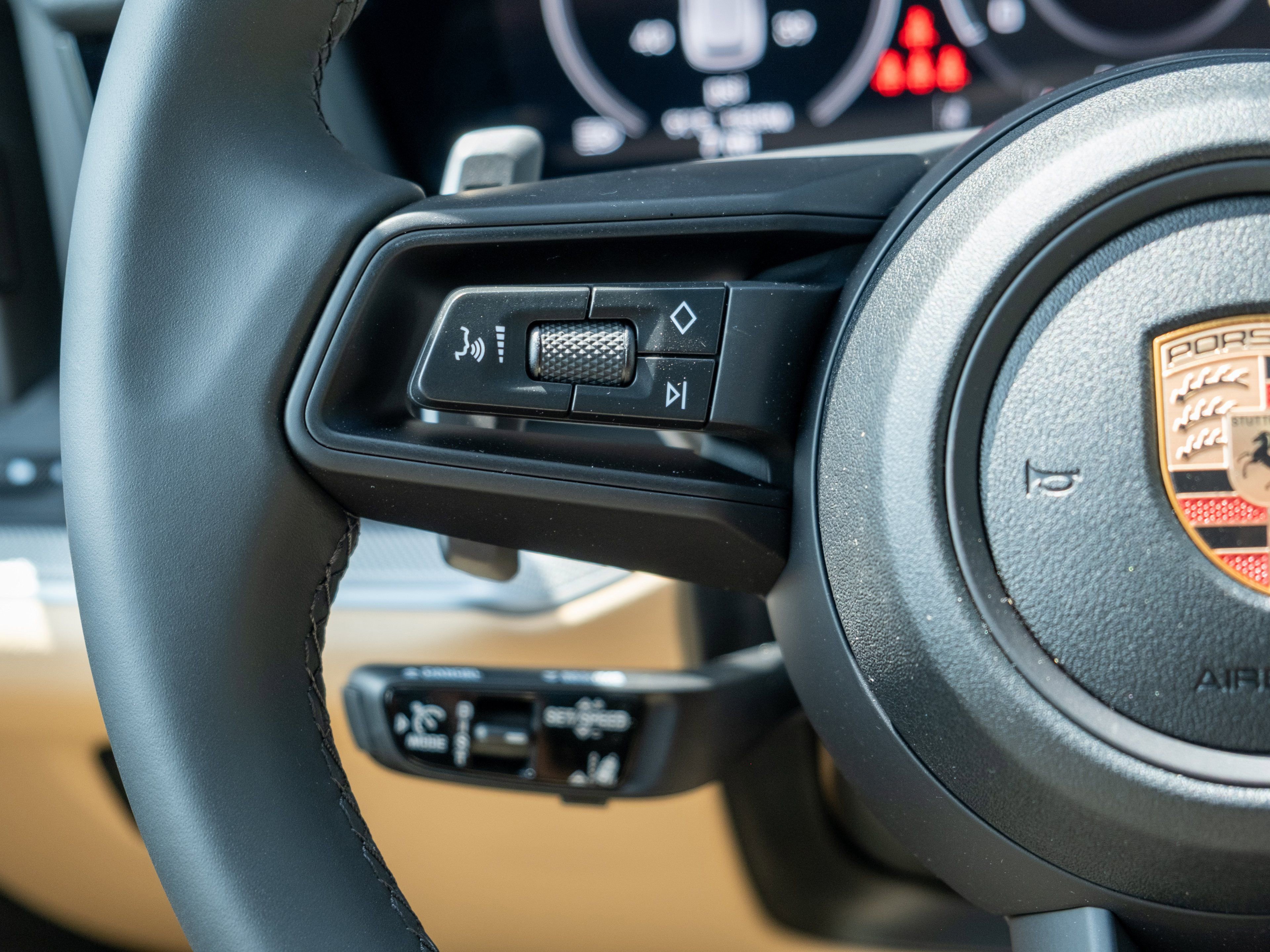 Certified 2026 Porsche Cayenne image 25