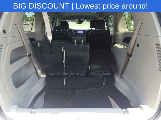 Used 2022 Chrysler Pacifica Touring-L FWD image 13