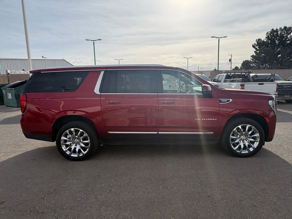 Used 2024 GMC Yukon XL SLT w/ SLT Luxury Package image 5