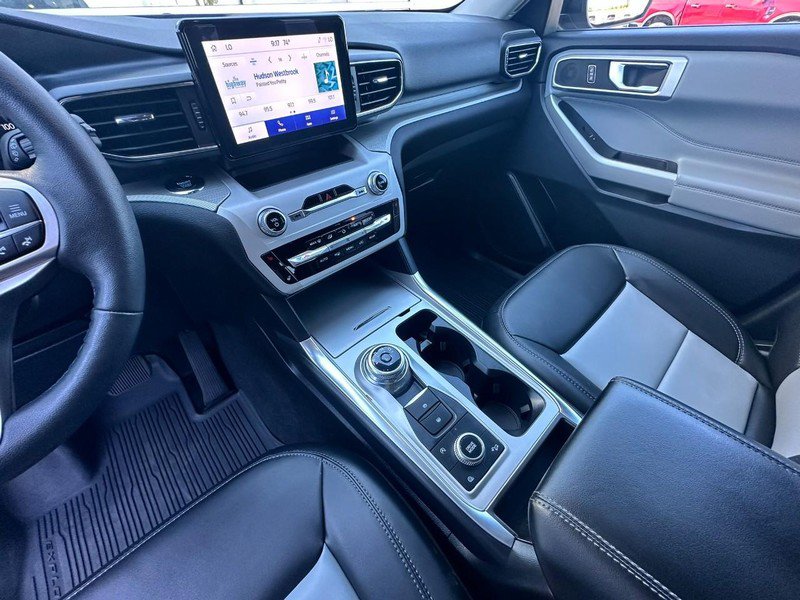 Used 2024 Ford Explorer XLT w/ Equipment Group 202A AWD/4WD image 11