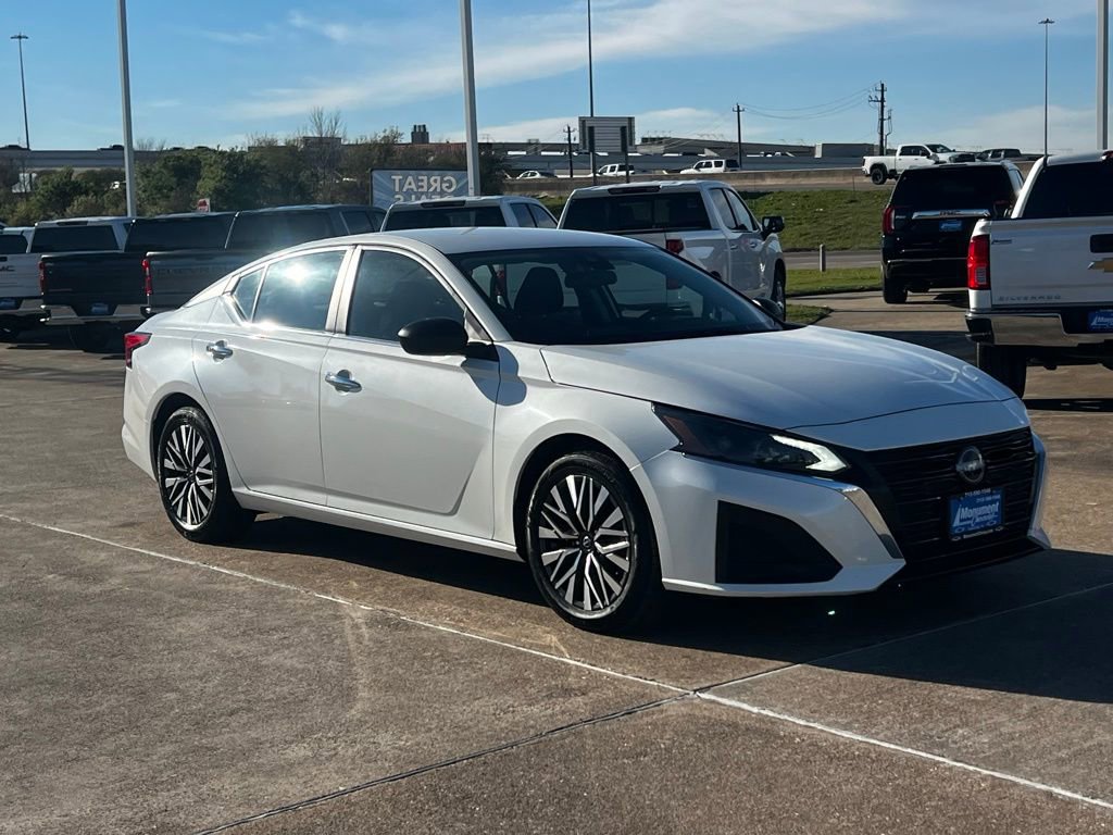 Used 2024 Nissan Altima 2.5 SV image 16