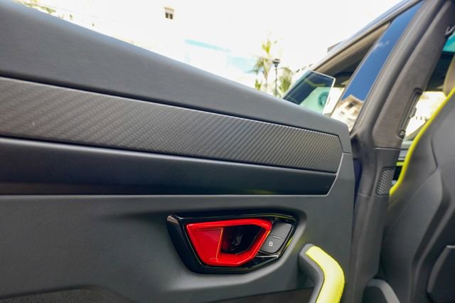 Used 2025 Lamborghini Urus SE image 71
