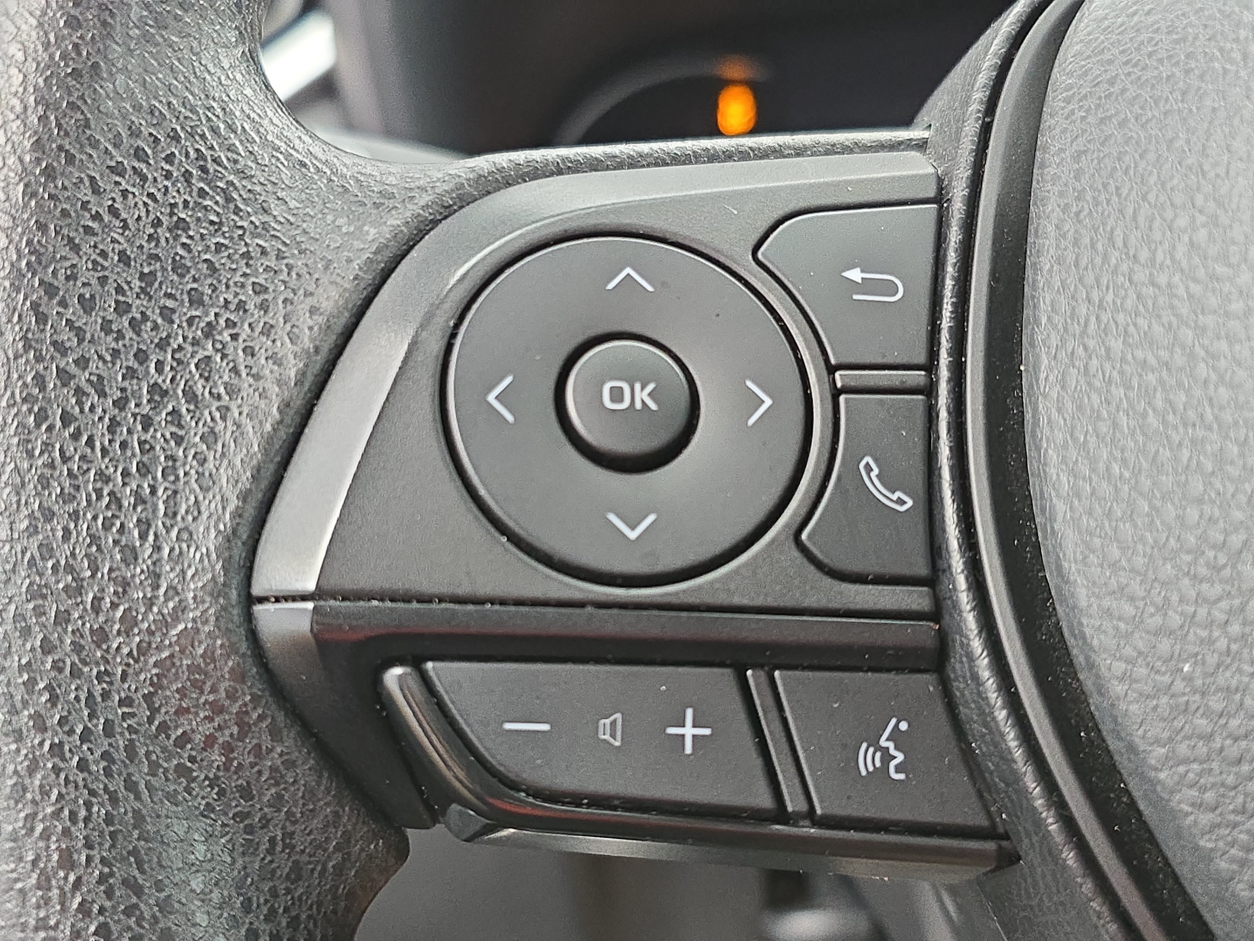 Used 2025 Toyota RAV4 XLE FWD image 16