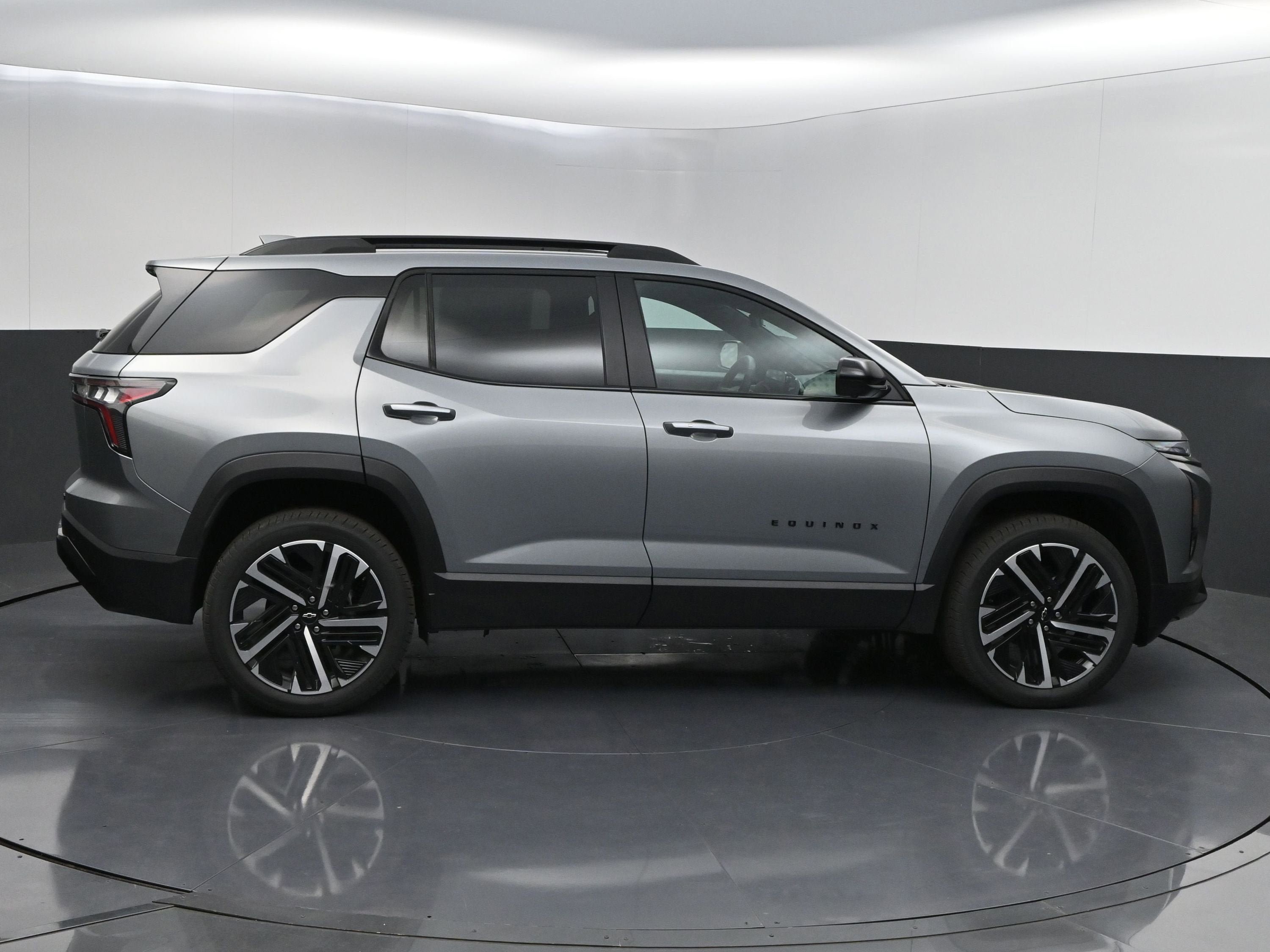 New 2026 Chevrolet Equinox RS w/ Safety and Technology Package AWD/4WD image 8