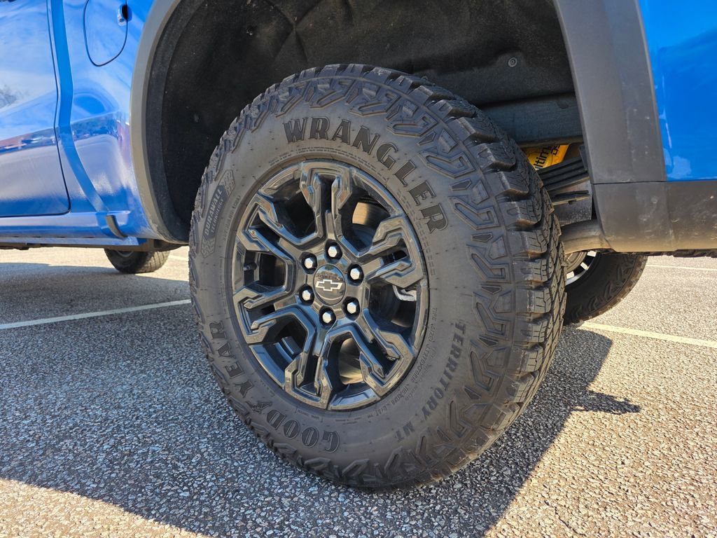 Used 2025 Chevrolet Silverado 1500 ZR2 w/ Technology Package image 31