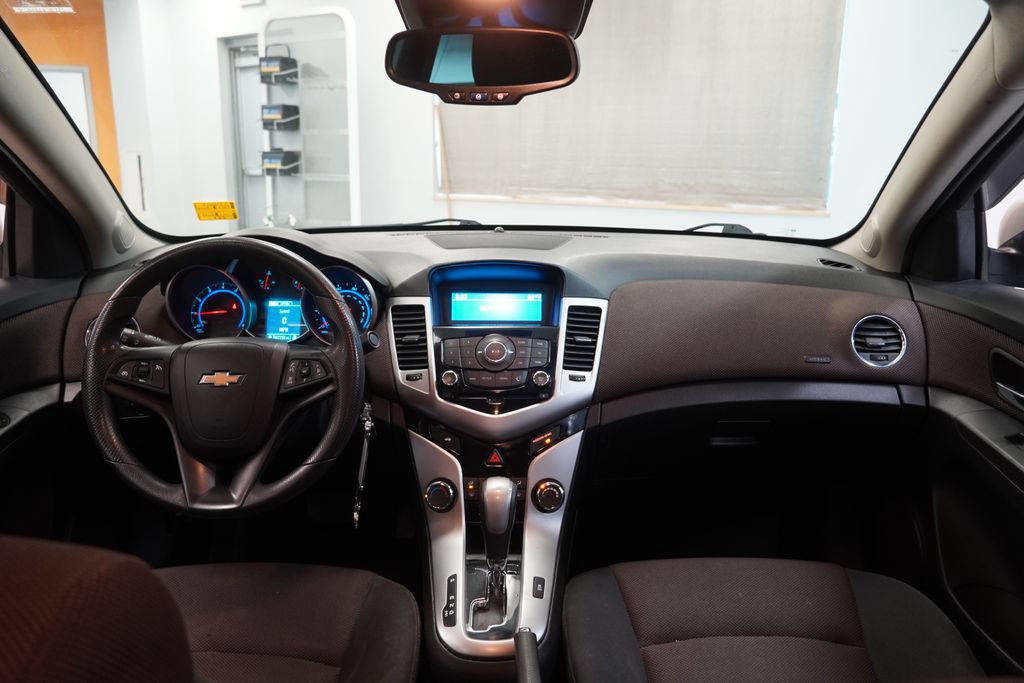 Used 2015 Chevrolet Cruze LT FWD image 18