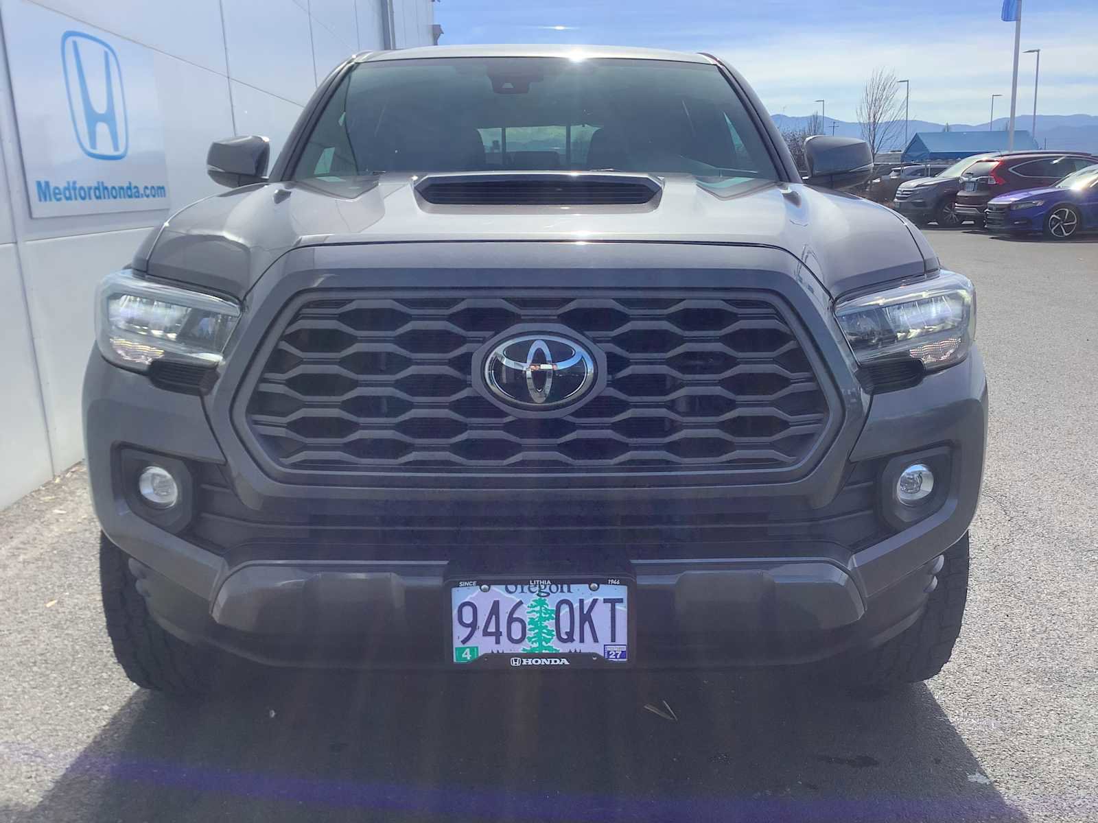 Used 2022 Toyota Tacoma TRD Sport w/ Technology Package image 9