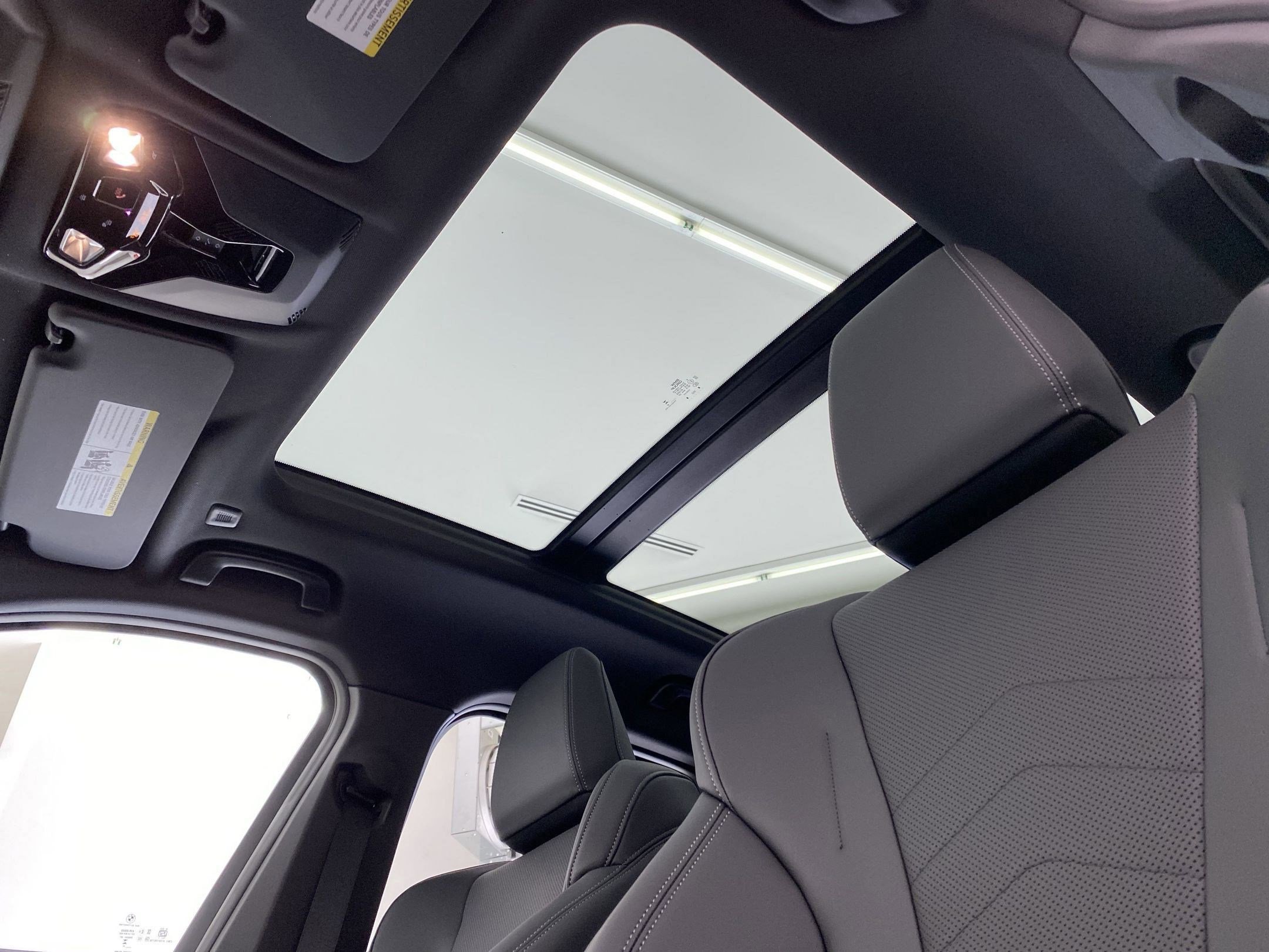 Used 2025 BMW X1 xDrive28i w/ Technology Package image 14