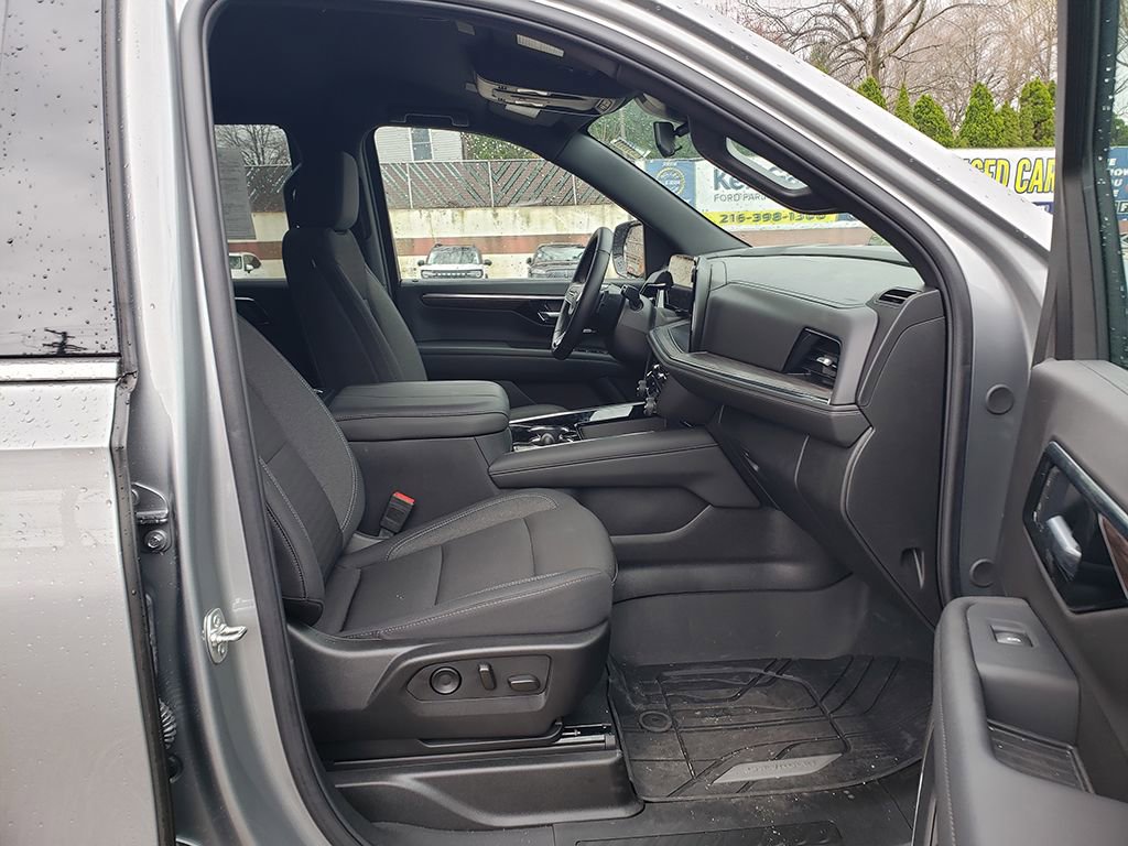 Used 2025 Chevrolet Tahoe LS image 19