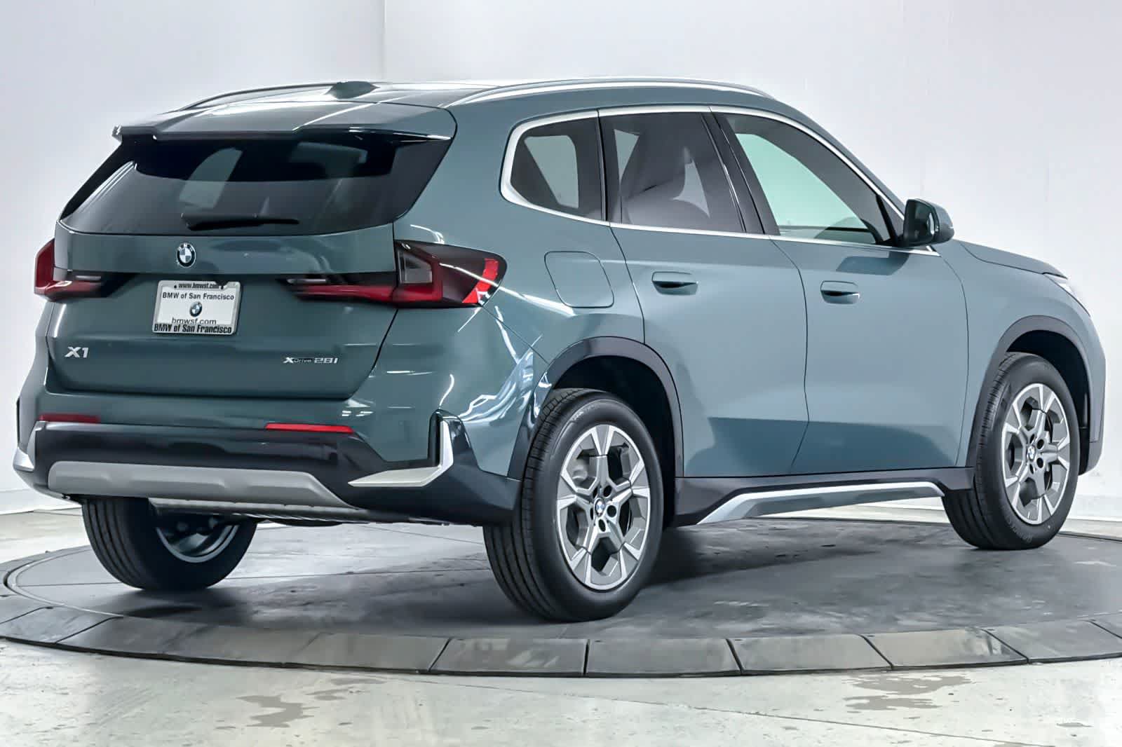 New 2026 BMW X1 xDrive28i w/ Technology Package AWD/4WD image 2