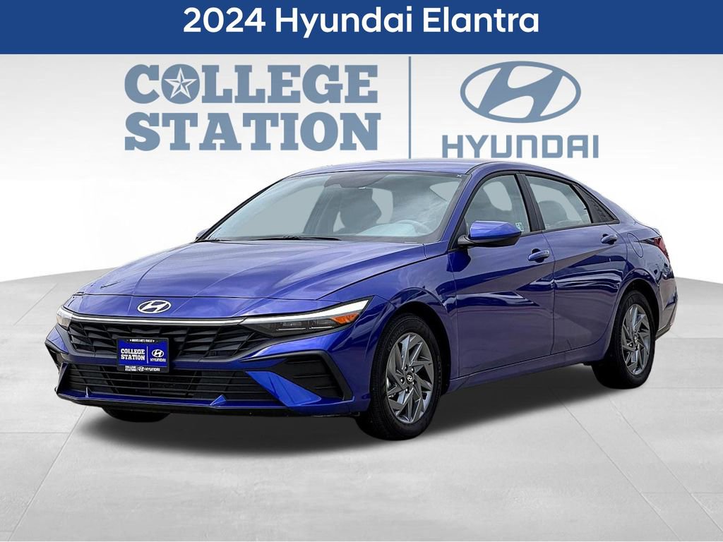 Used 2024 Hyundai Elantra SEL image 3