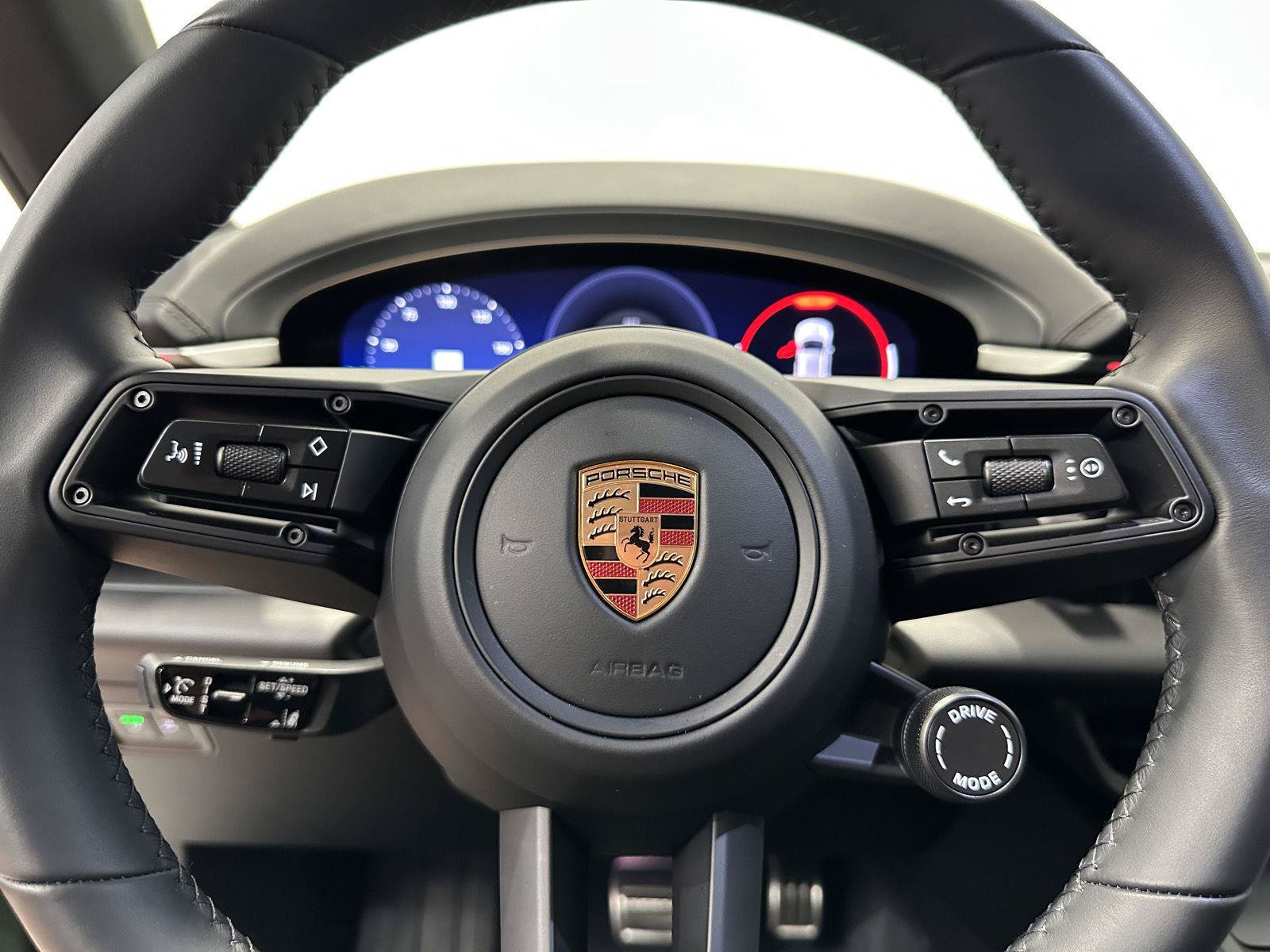 Certified 2025 Porsche Macan 4S Electric AWD/4WD image 25