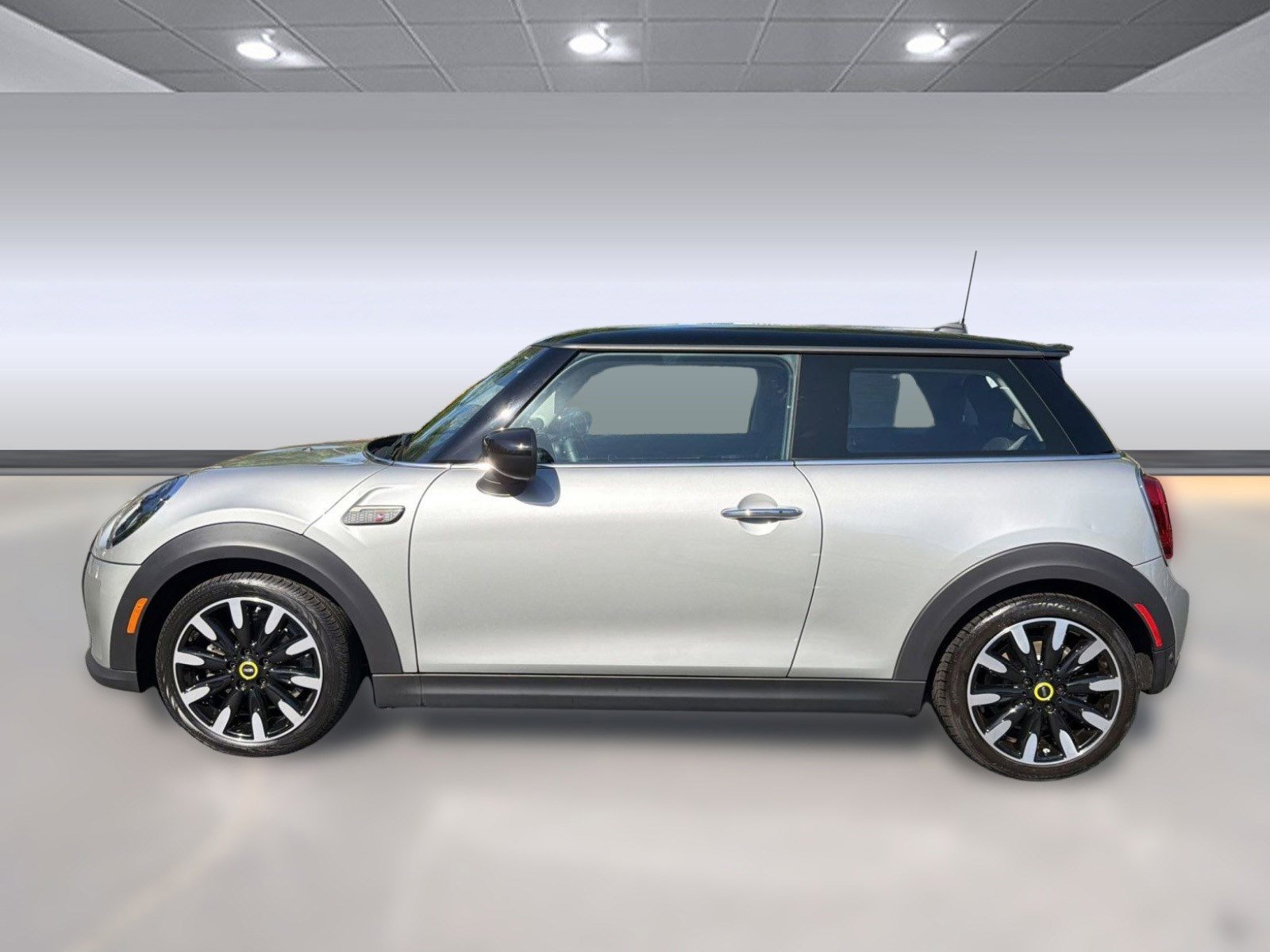Used 2024 MINI Cooper SE image 2