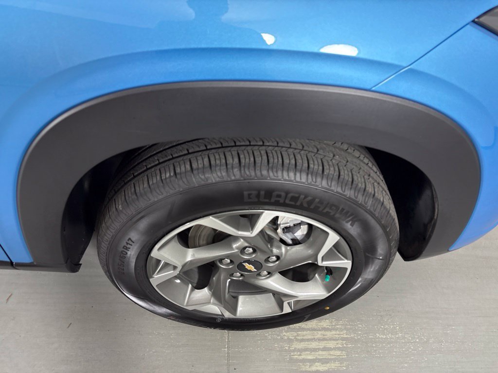 Used 2025 Chevrolet Trax LT FWD image 14