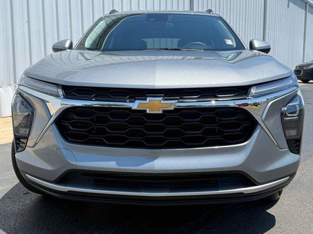 Used 2025 Chevrolet Trax LT w/ Sunroof Package FWD image 13