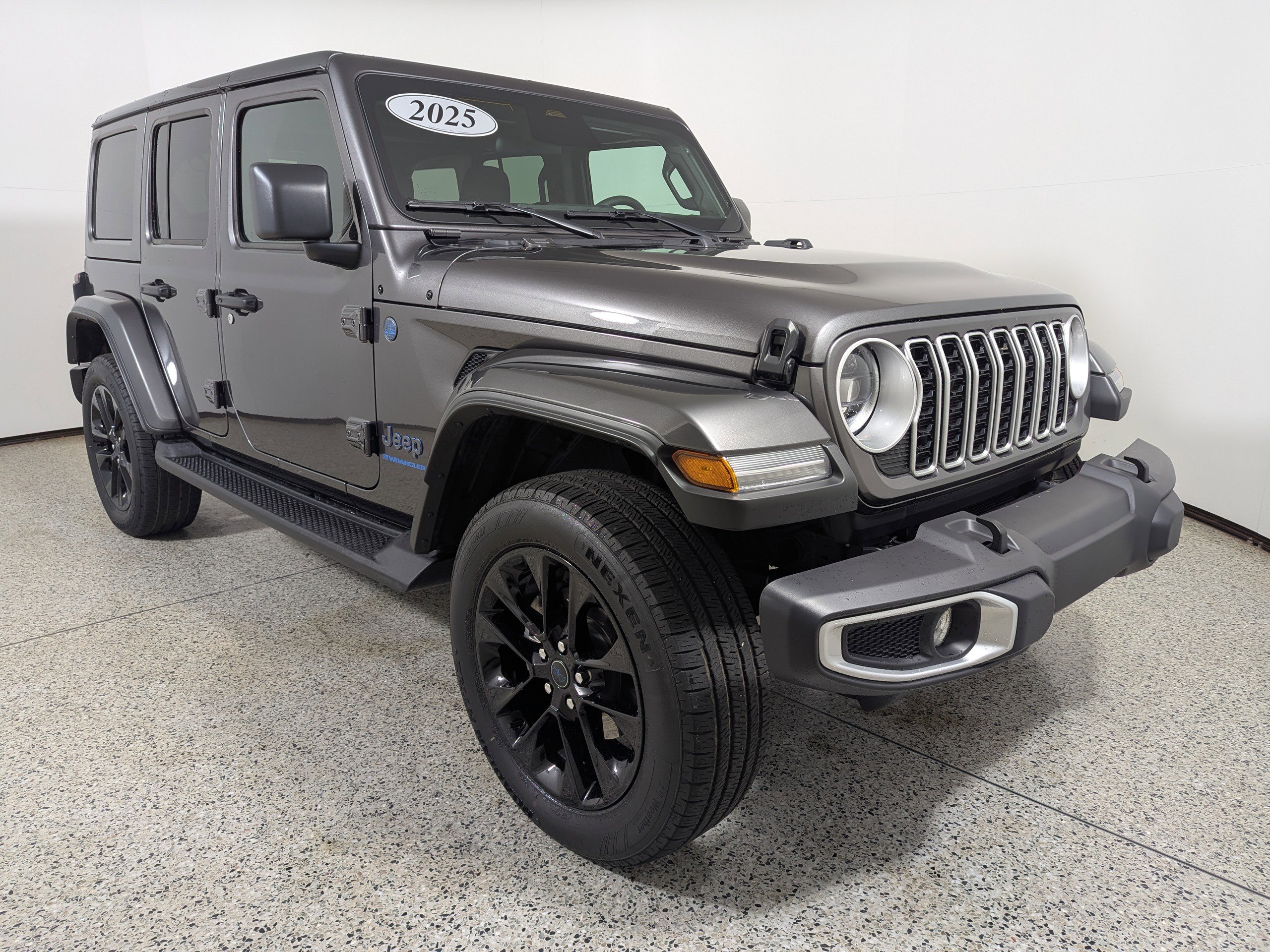 Used 2025 Jeep Wrangler Sahara AWD/4WD image 1