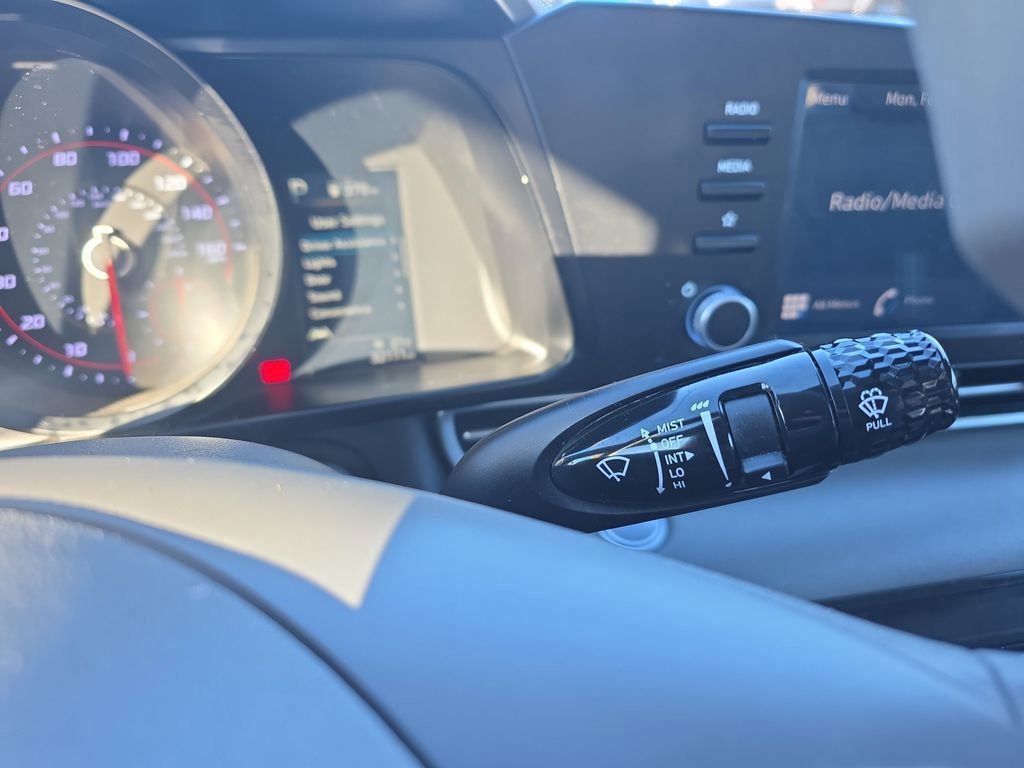 Used 2022 Hyundai Elantra SEL image 29