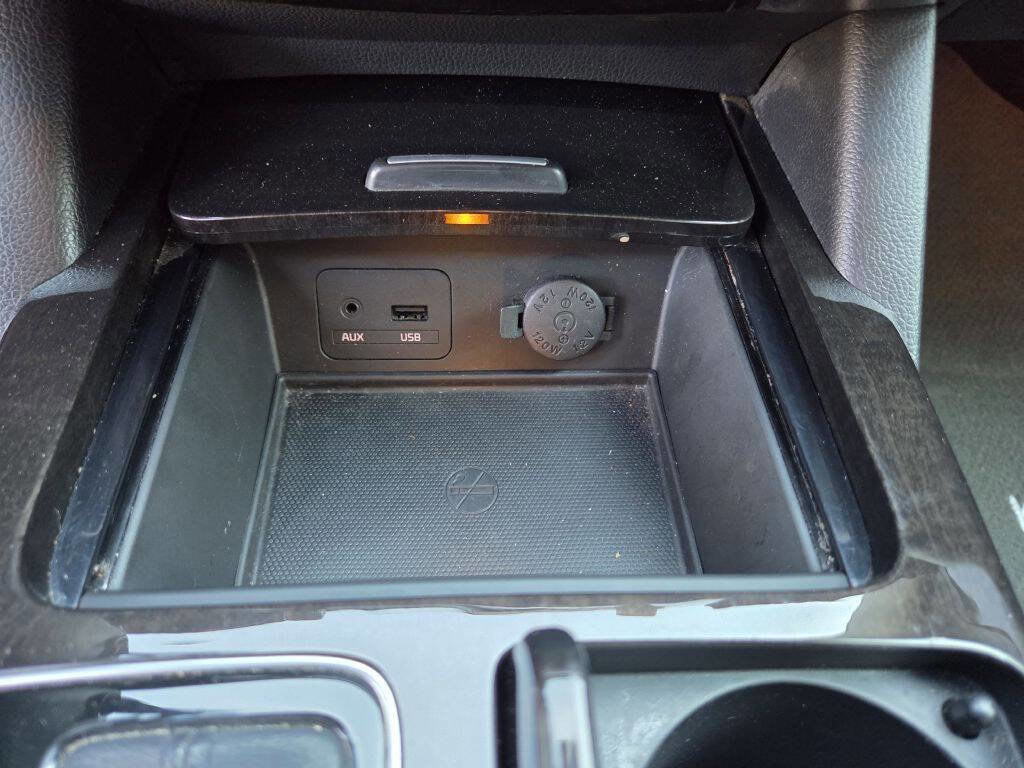 Used 2014 Kia Cadenza Premium w/ Technology Package image 41